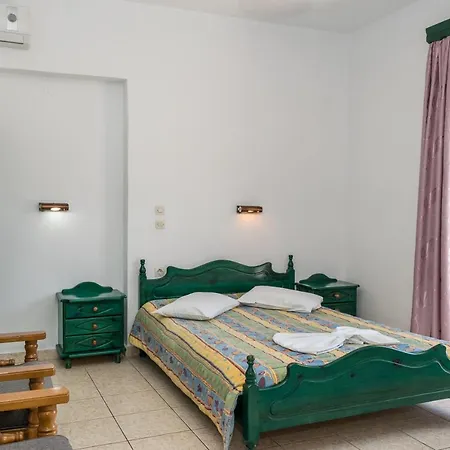 Costas Hotel 2*