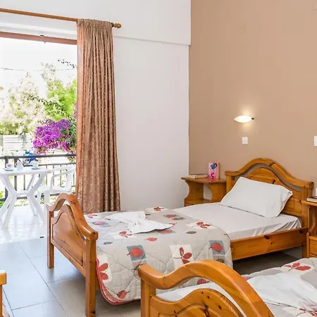 Costas Hotel 2*